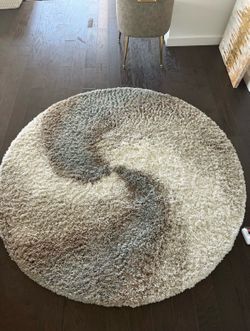6’ Round Soft Touch Shag Rug (Khaki/Beige/Gray) – Plush & Cozy – Good Condition