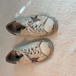 Golden Goose Superstar Sneakers – Distressed Look – Women’s 7 (Fits 7.5)