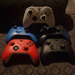 5 Xbox Controllers Series s And Series X (wireless)