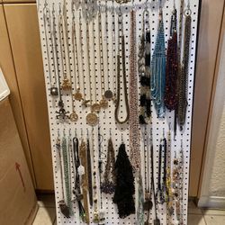 Collection of 35 Necklaces & 1 Belt / Jewelry 