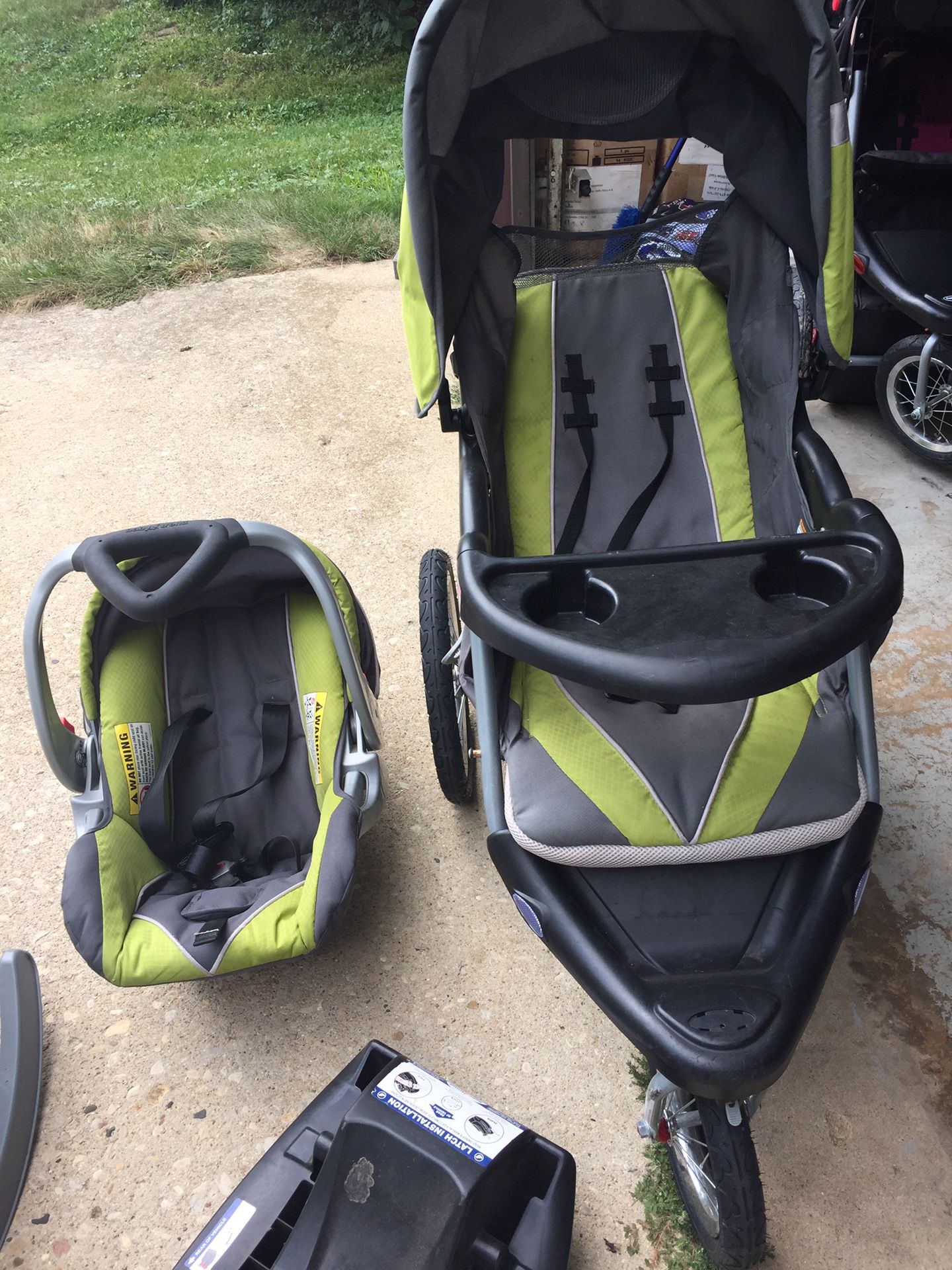 Baby trend stroller and car seat