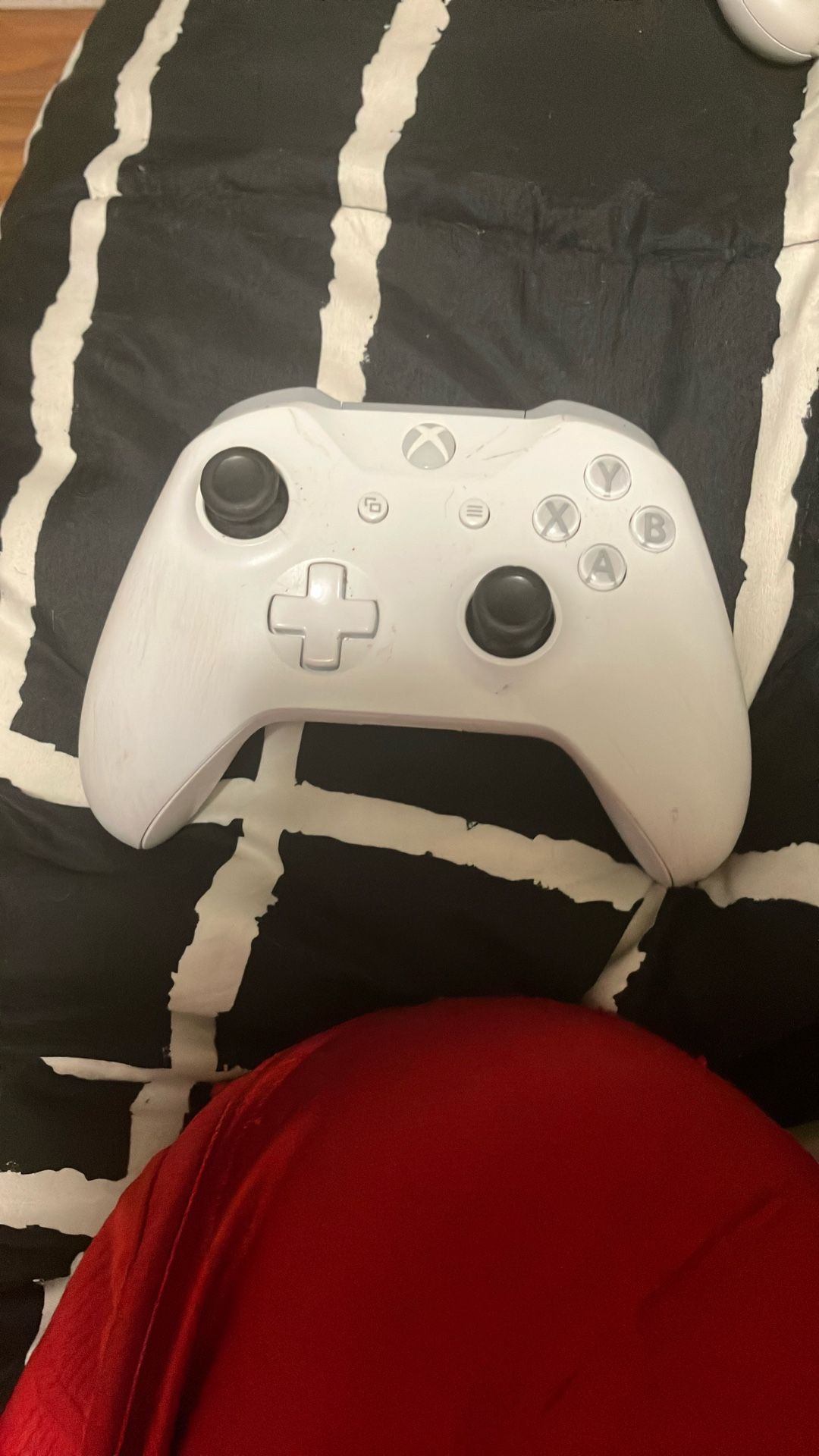Used Xbox one controller and has no battery cover