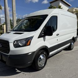 2017 Ford Transit Medium Roof 250
