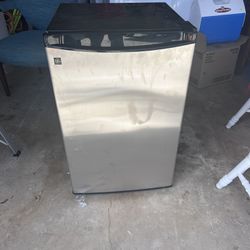 Mini Fridge 