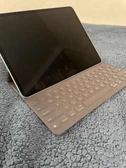 iPad Pro 12.9 (Cellular, 256gb) Keyboard Case