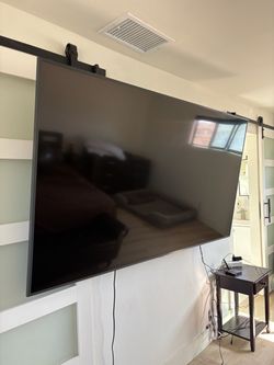 85” Large Flat Screen TV Wall Mounted
