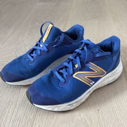 New balances boys shoes