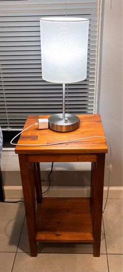 2 End tables & 2 lamps