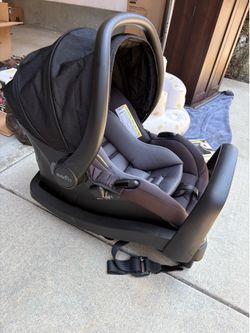 🚗 Evenflo Infant Car Seat with Base – $75 🚗