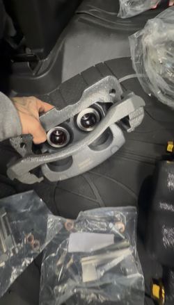99-02 Chevy/Gmc two front calipers