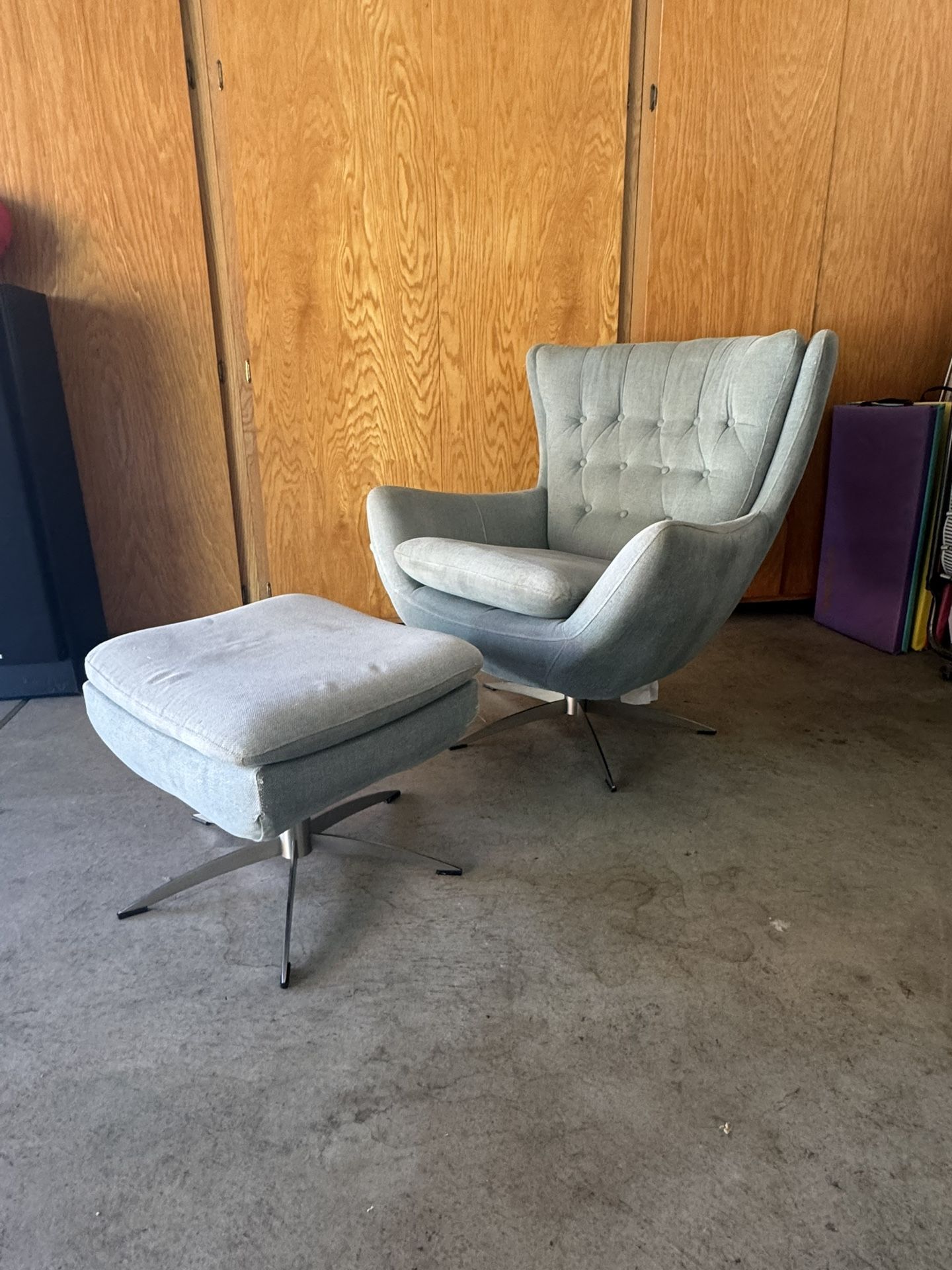 Pottery Barn Swivel Chair With Foot Stool👍