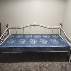 Daybed With Mattress