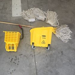 Rubbermaid Commercial Mop Bucket And Mops