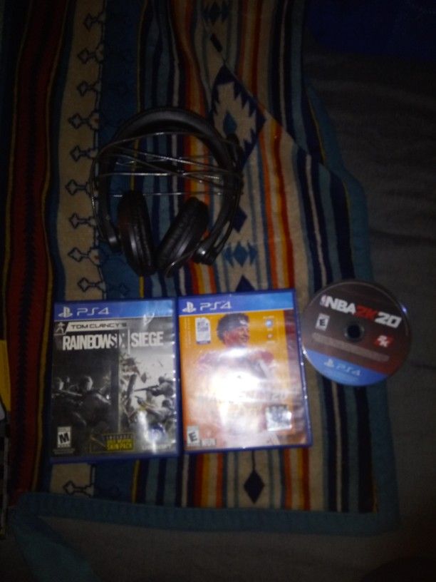 PS4 Games And Mic Bundle