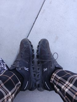 On cloud shoes black