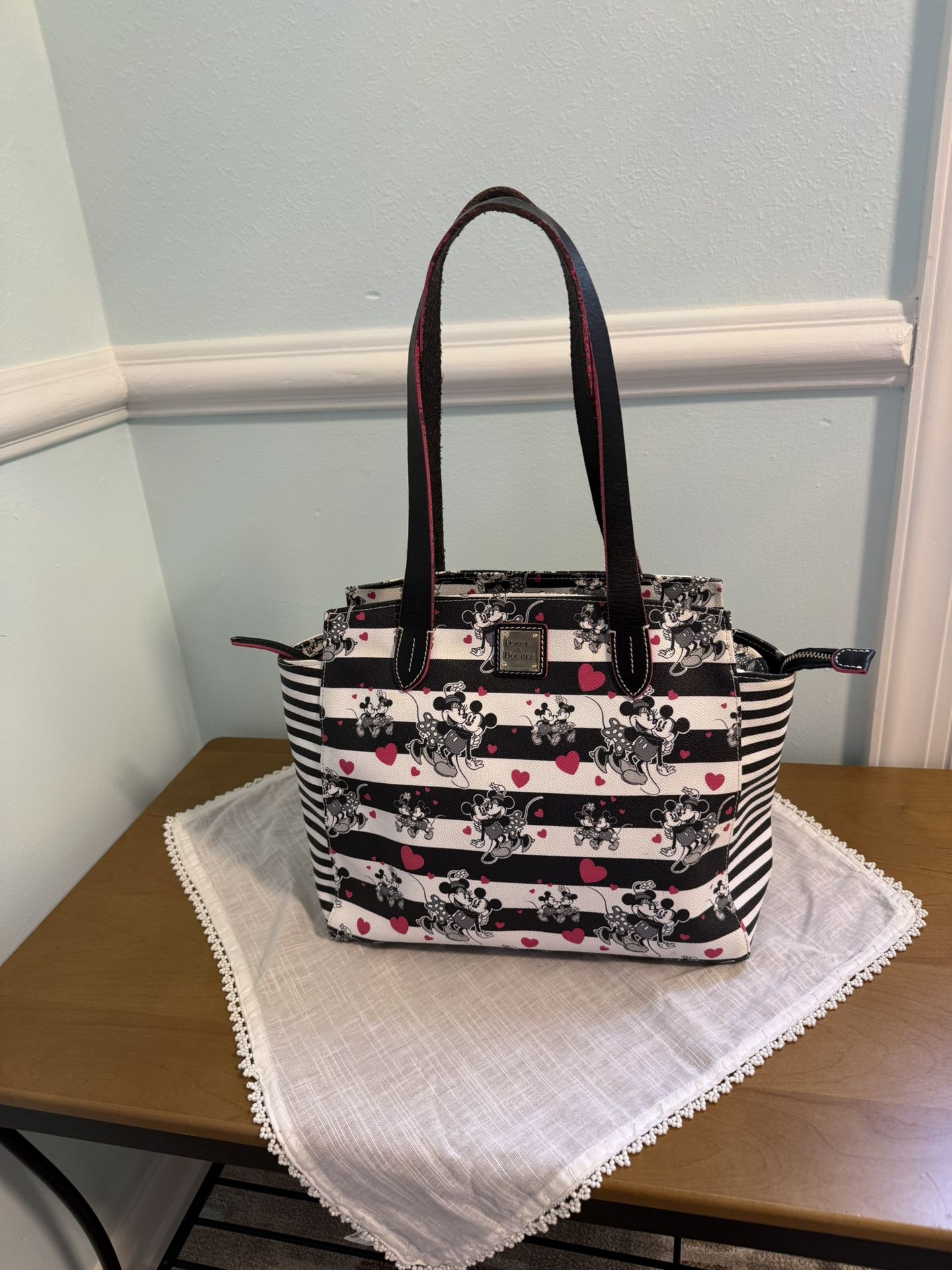 Dooney & Bourke Disney Purse Tote $68 Mickey Minnie Hearts