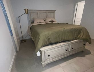 Storage bed - Queen