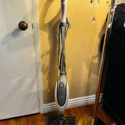 Shark Floor Steam Mop ~ Bought From Target $129 ( Pick Up Near Labrea & San Vicente 90019)