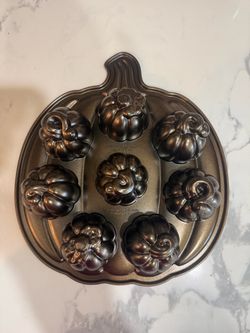 Nordic Ware cakelet pan