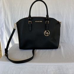 Michael Kors Purse. Brand New Retail Priced  At $428. Sizes 10x13.5x4. I Would Like $100 for it but willing to negotiate.