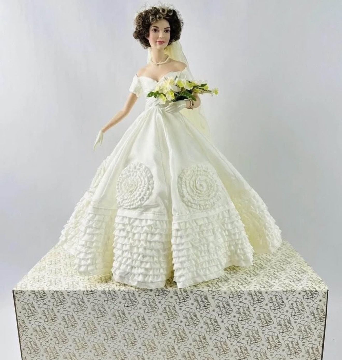 Rare Vintage Franklin Mint Jacqueline Kennedy 16” Porcelain Heirloom Collectible Bride Doll