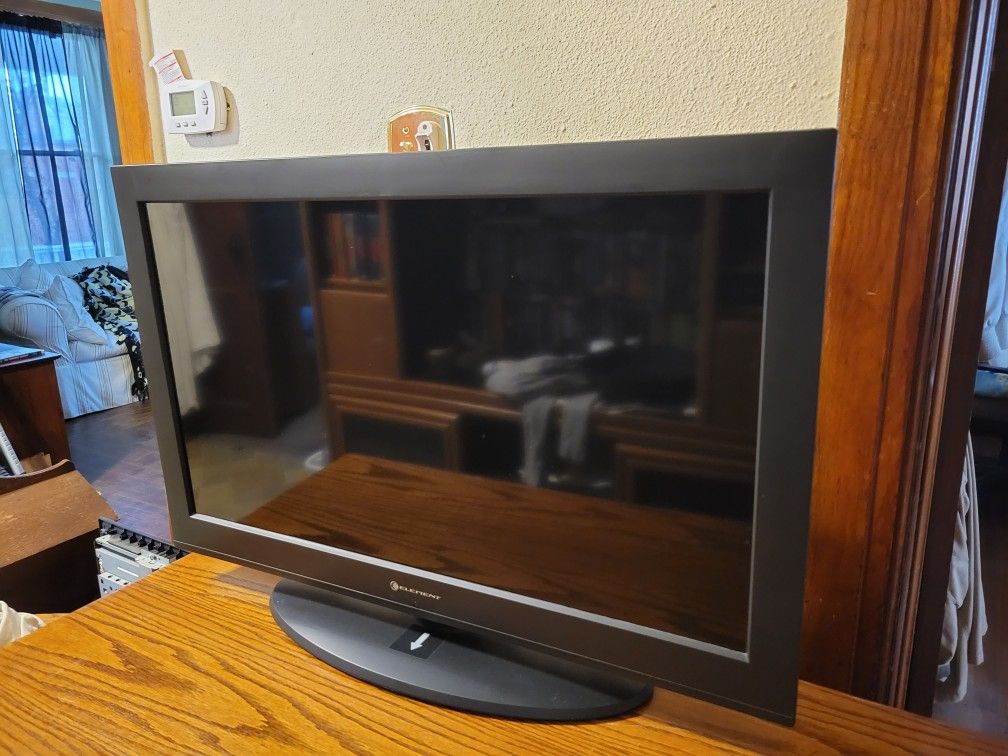 32 Inch Element Lcd TV