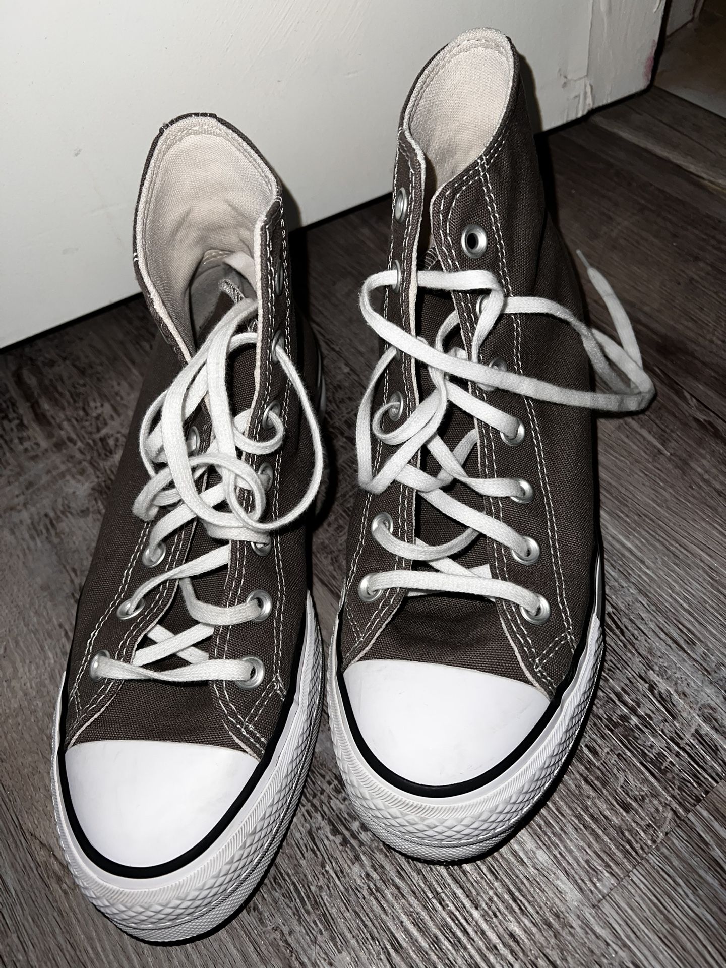 Women’s 8.5 Platform Converse Shoes