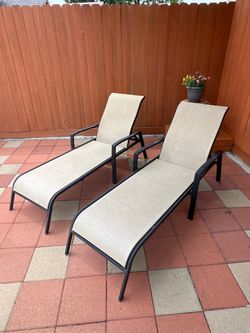 2 Lounge chairs chaise adjustable back