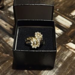 14 K Ring Whit Diamonds Cuts