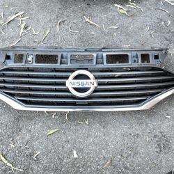 2013-2017 Nissan Quest Complete Front Grill With Emblem OEM.
