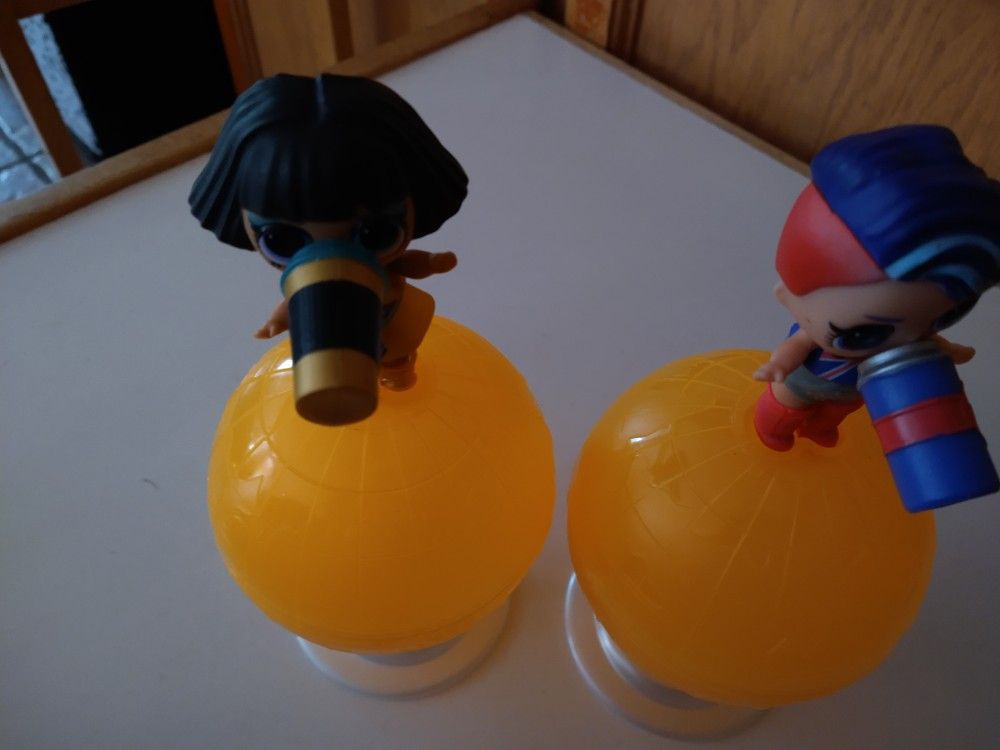 Lol Dolls On The Globe