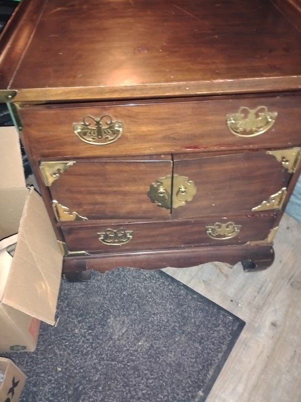 Ould Wood Fashion Jewelry Box & Close.