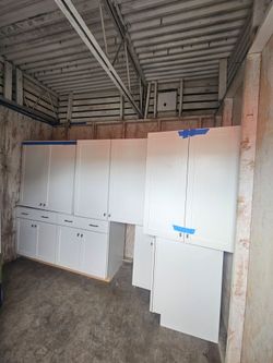 Cabinets in good conditions