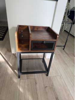 Industrial Rustic Wood and Metal Vinyl Holder