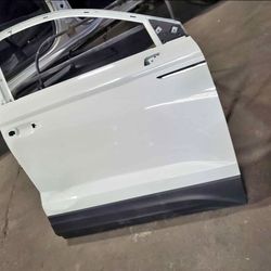 2022-2024 Volkswagen Taos Front  Right Door 