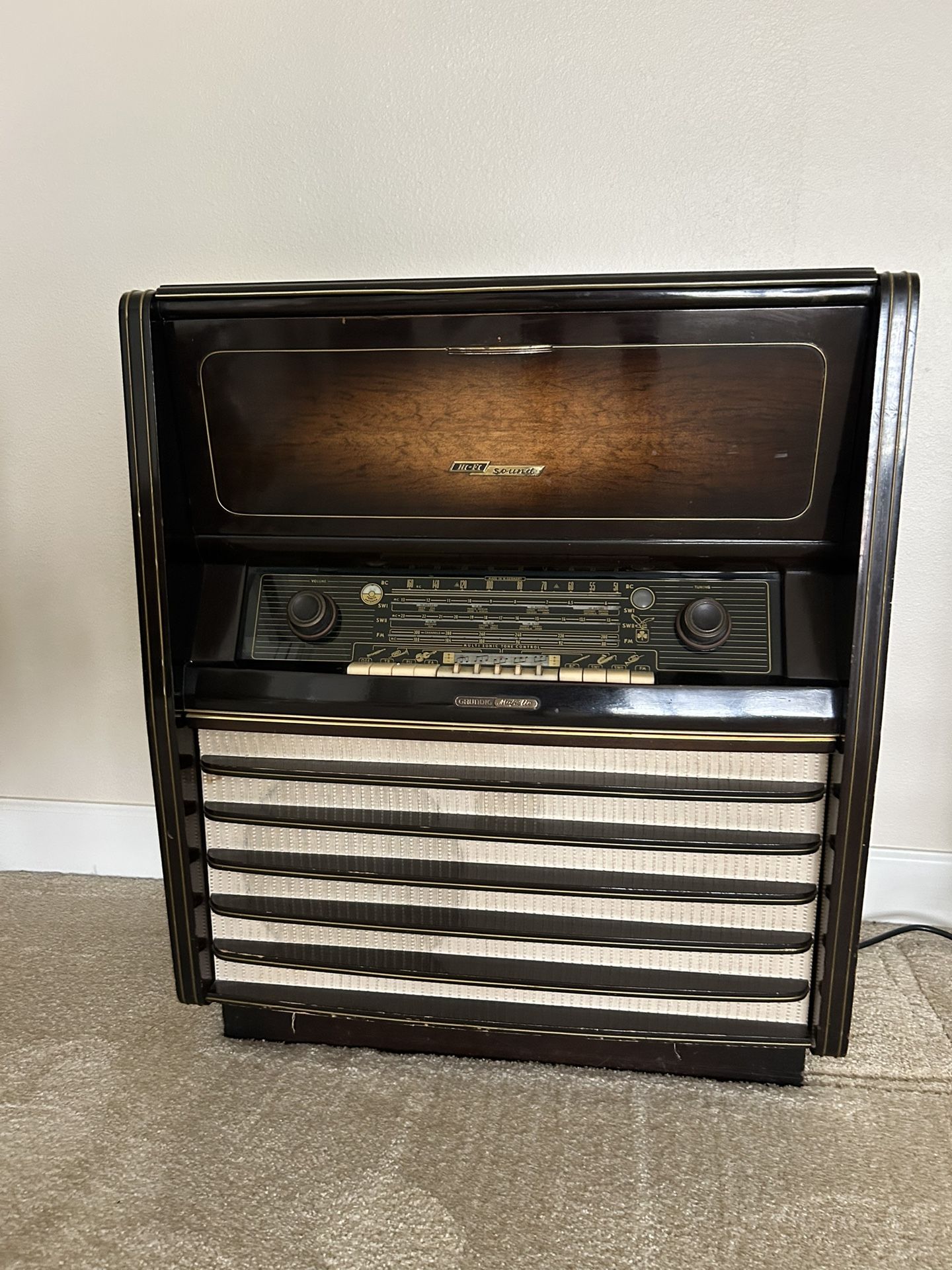 Grundig Majestic 8050 Radio/Turntable