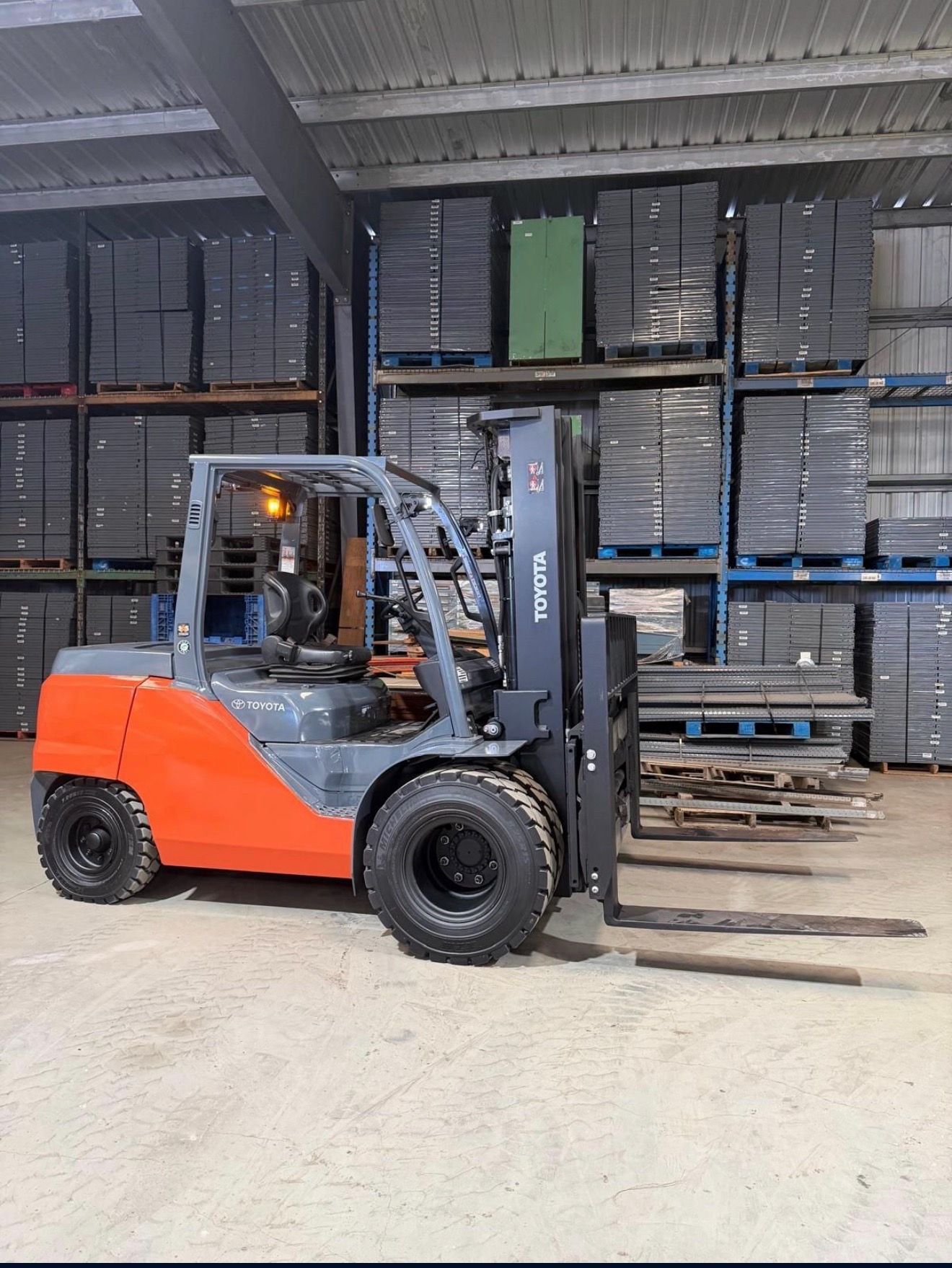 2017 Toyota 11,000 lbs capacity forklift