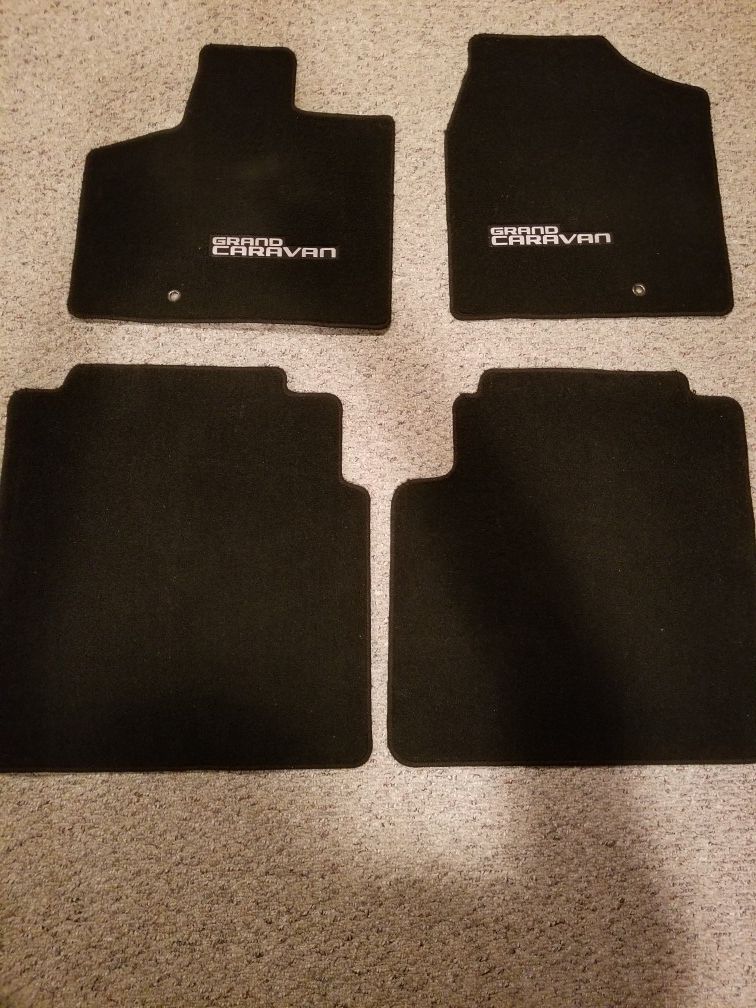 Floor mats/ Dodge Caravan