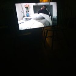 43 Inch Smart Tcl  Roku. Flat Screen Tv With Out. Remote For Sale 