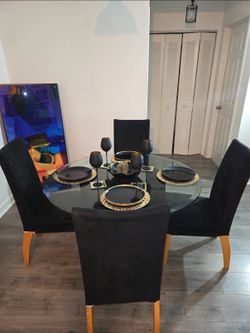 Four dining room (set chairs)