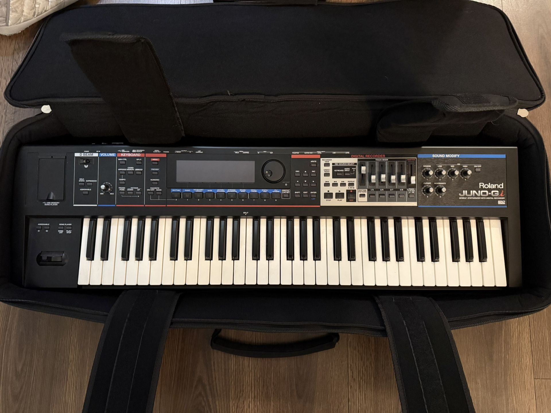 Roland JUNO-Gi Mobile Synth + Digital Recorder (Excellent Condition)