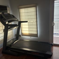 NordicTrack Commercial 2450