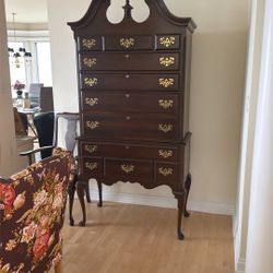 10-Piece Solid Wood Dining Room Set w/ China Cabinet – Great Condition