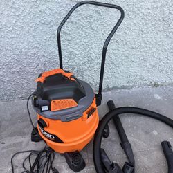 Ridgid 16 Gal. 6.5 Peak HP NXT Shop Vacuum Wet Dry Vac with Cart, Fine Dust Filter, Hose and Accessory Attachments HD1800 new missing wheeels. New