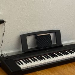 Yamaha Piaggero NP-15 61-Key Portable Keyboard