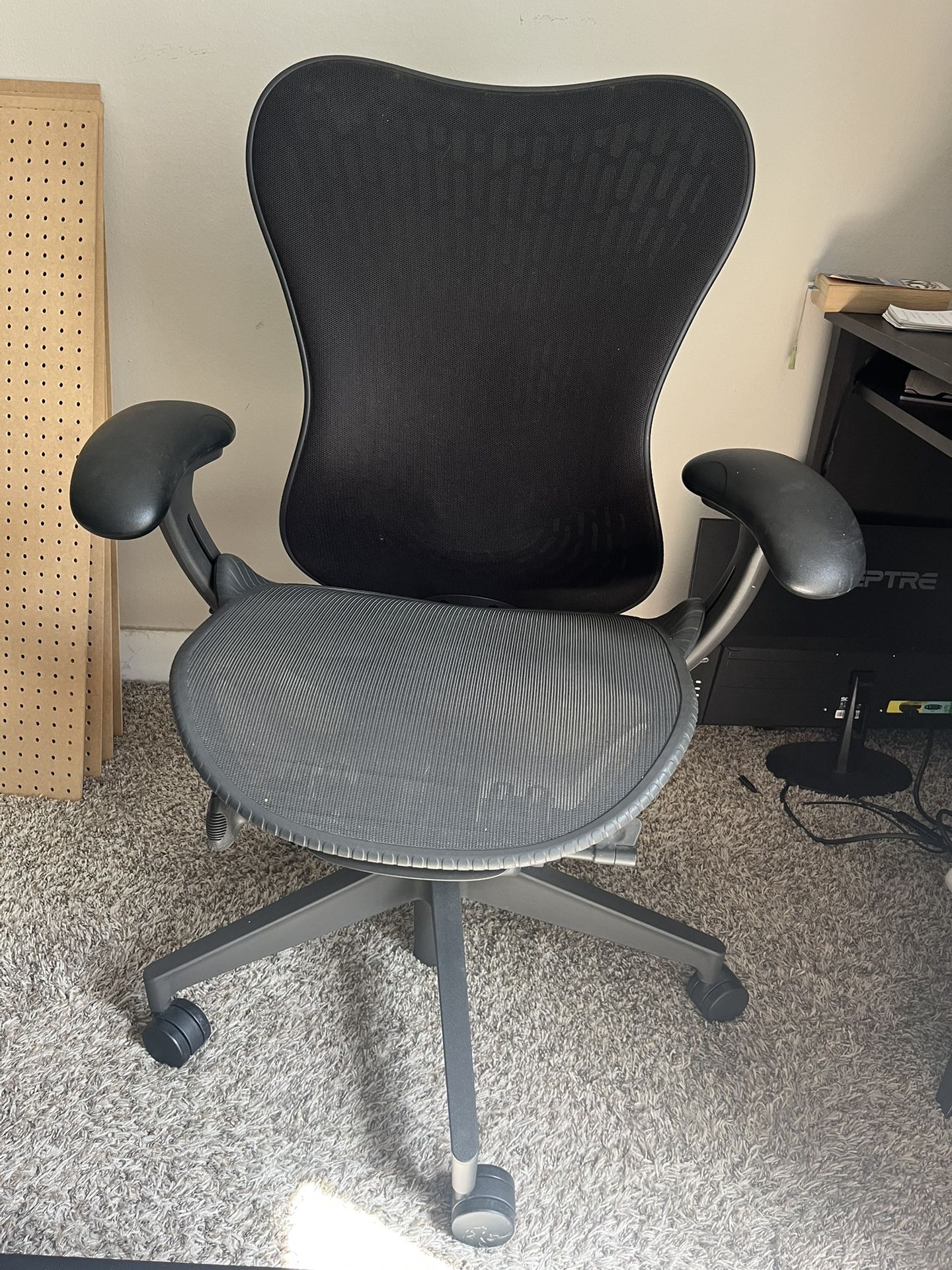 Office Chair - Herman Miller - Mirra 2 - Black