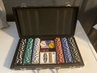 Poker Chip Set in Carrying Case+ poker table