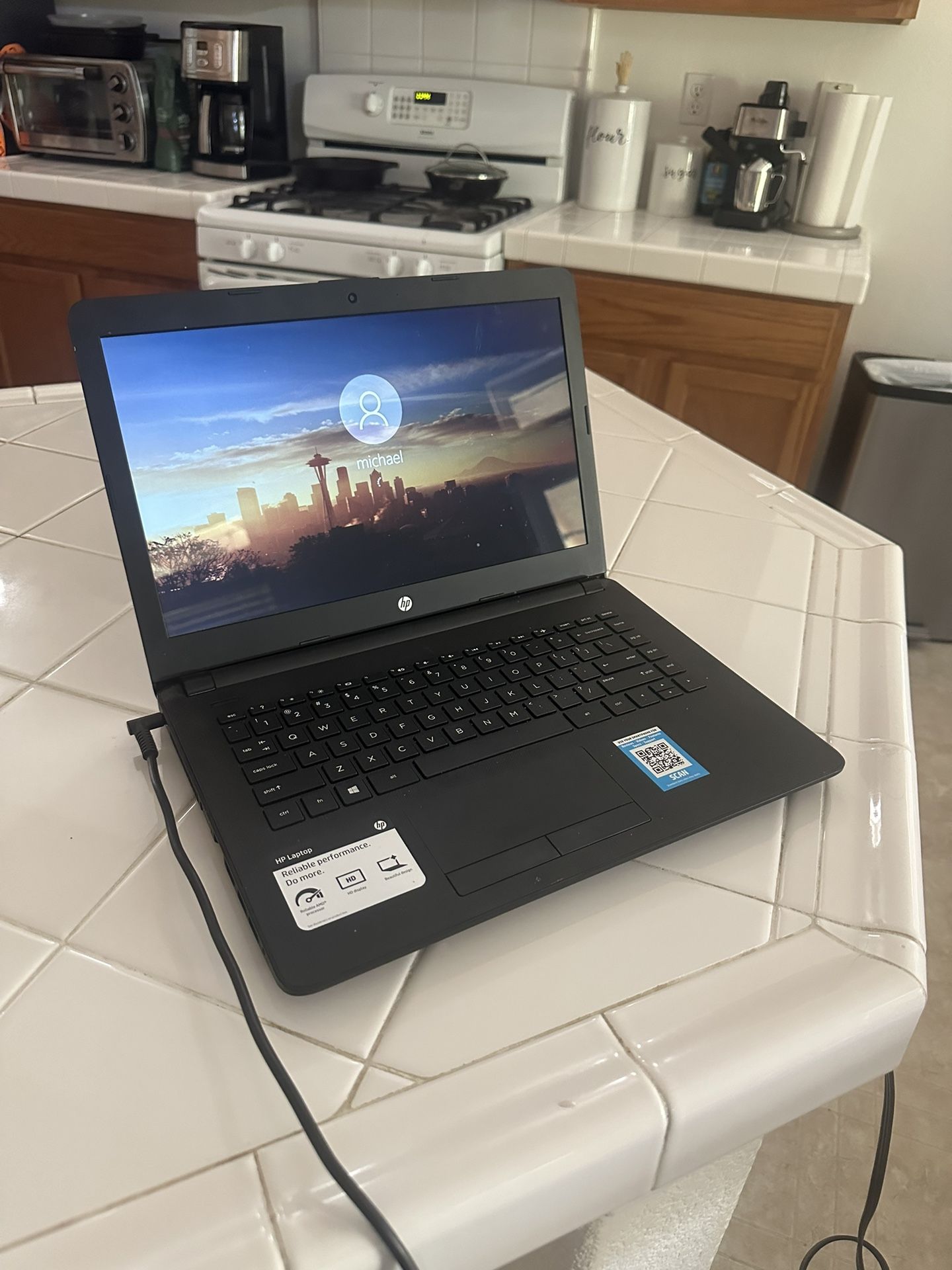Hp Laptop (with Charger!)