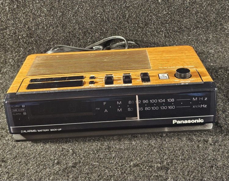 Panasonic Model RC 6090 AM/FM 2 Band Digital Alarm Clock Radio "1(contact info removed)" Tested Works