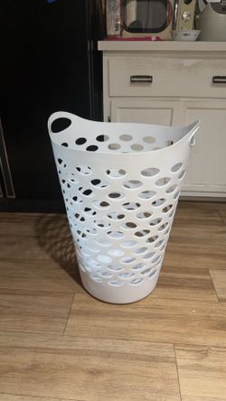 Mainstays Flexible Round Laundry Hamper, White Plastic